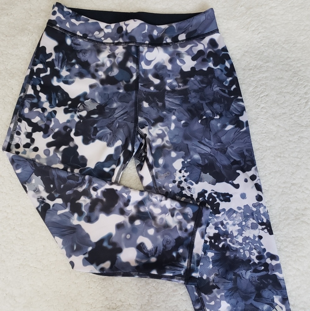 Adidas floral print crop leggings. Small